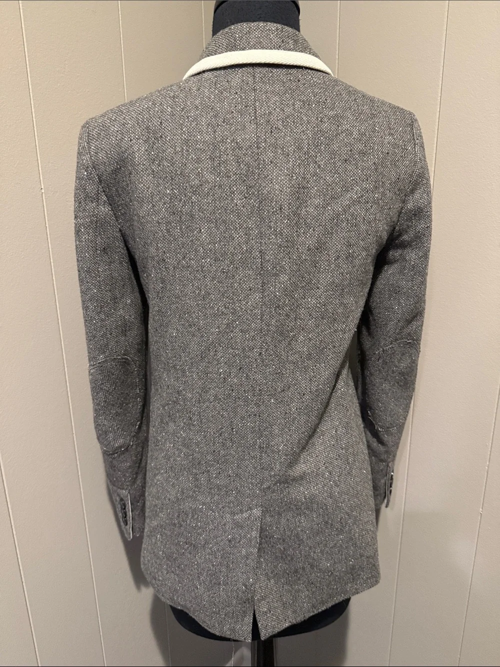 E Banana Republic Women’s Petite 6 Gray Jacket with Cream Trim Accents